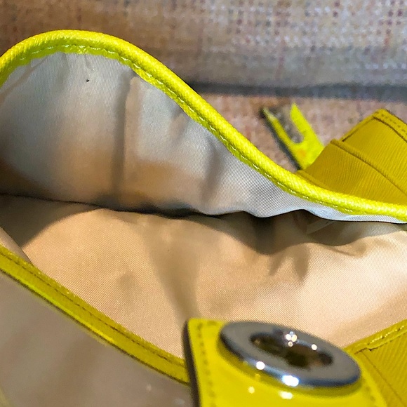 COACH Legacy Signature Slim Turn Lock Closure Trifold Wallet Neon Yellow Trim - Picture 15 of 17